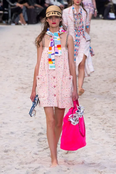 Look 25